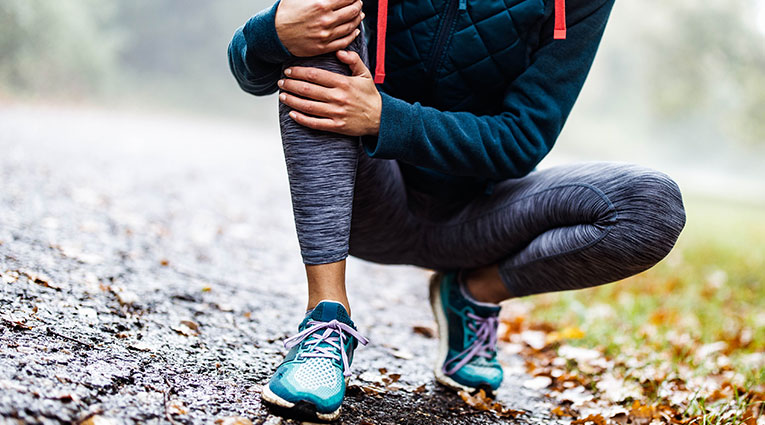 Runner crouches with knee pain