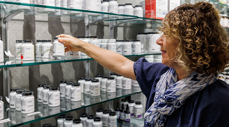 Woman browses vitamins and nutritional supplements